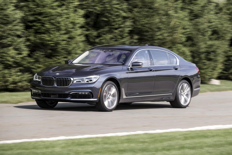  BMW 750i xDrive 2016 года  (US) (фото 7 из 12)
